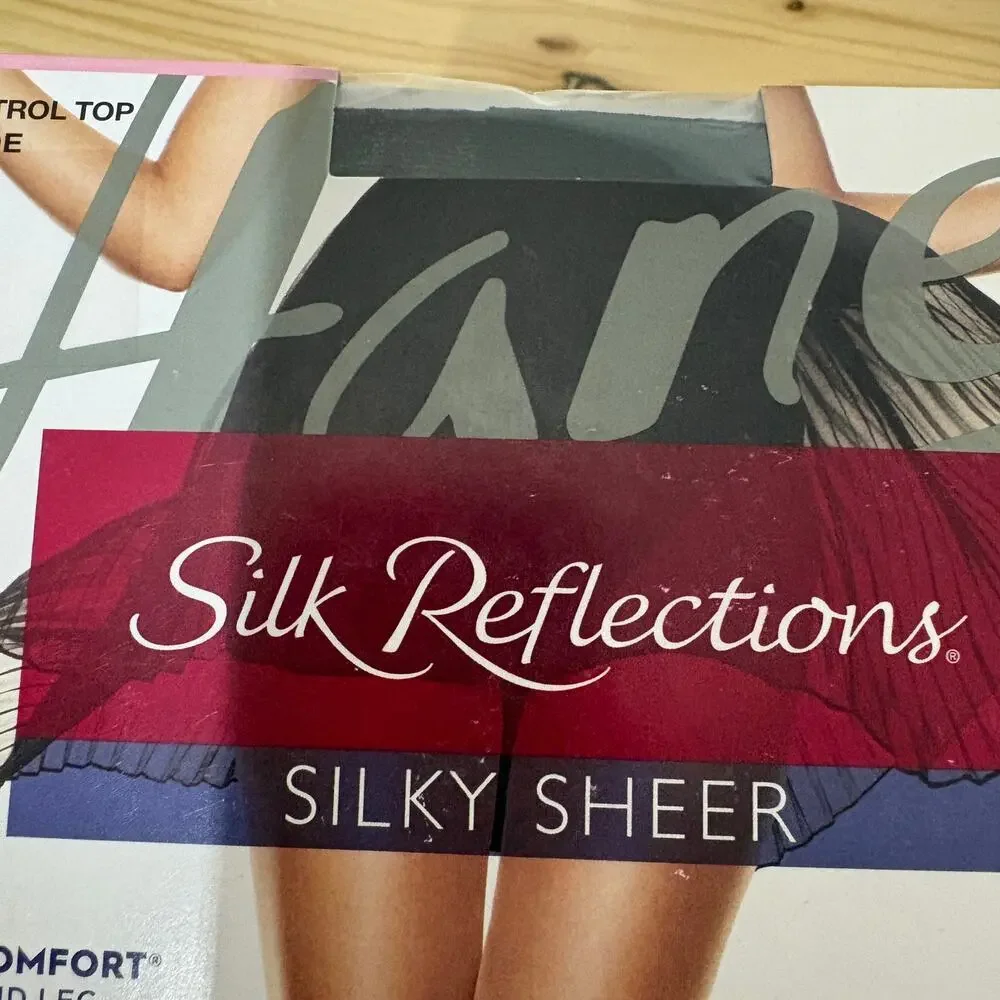 Hanes EF Silk Reflections Silky Pantyhose Jet Black Non Control Top Sheer Toe